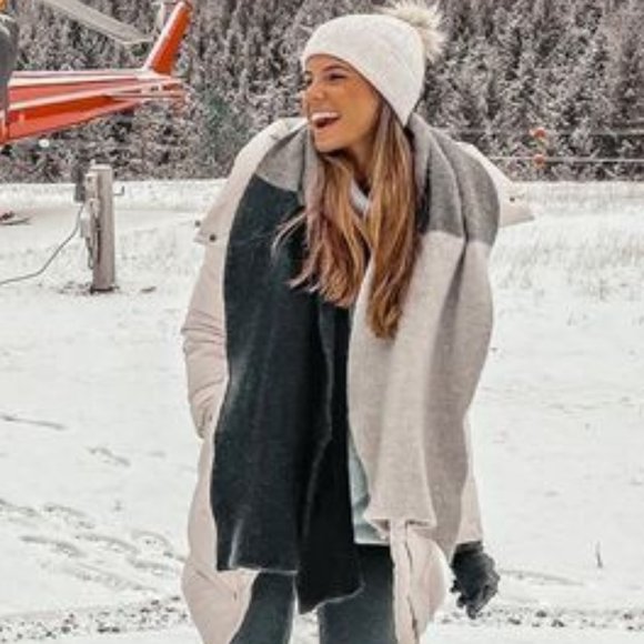 𝐑𝐎𝐒𝐒 ✳ 𝐒𝐍𝐎𝐖 100% Cashmere Inverno Wrap - NEW!!! - Picture 2 of 12